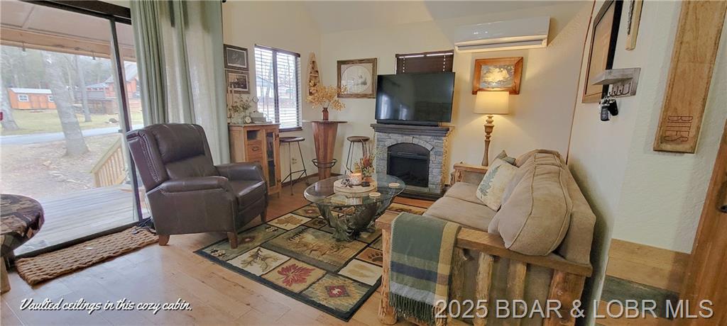 Photo 5 - Residential for sale – 18534  Sap Lane  Warsaw, MO