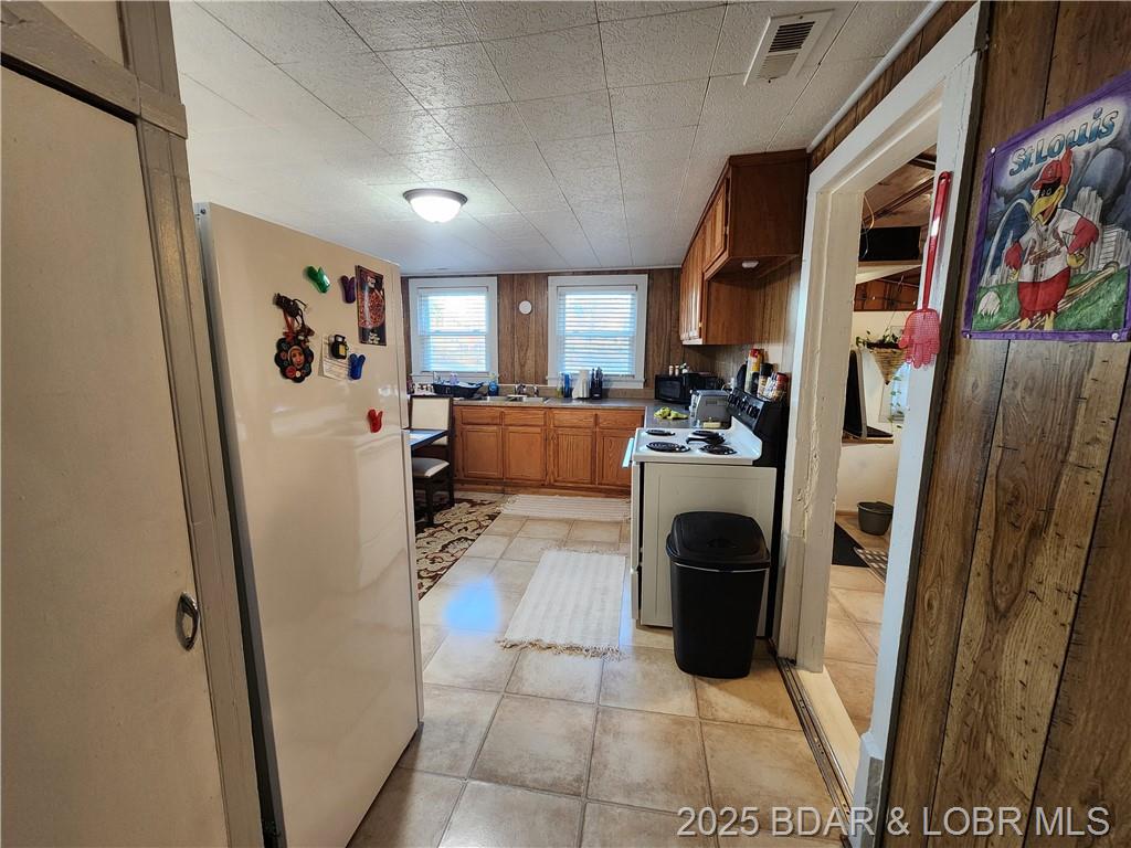 Photo 12 - Residential for sale – 206 S Oak Street  Versailles, MO