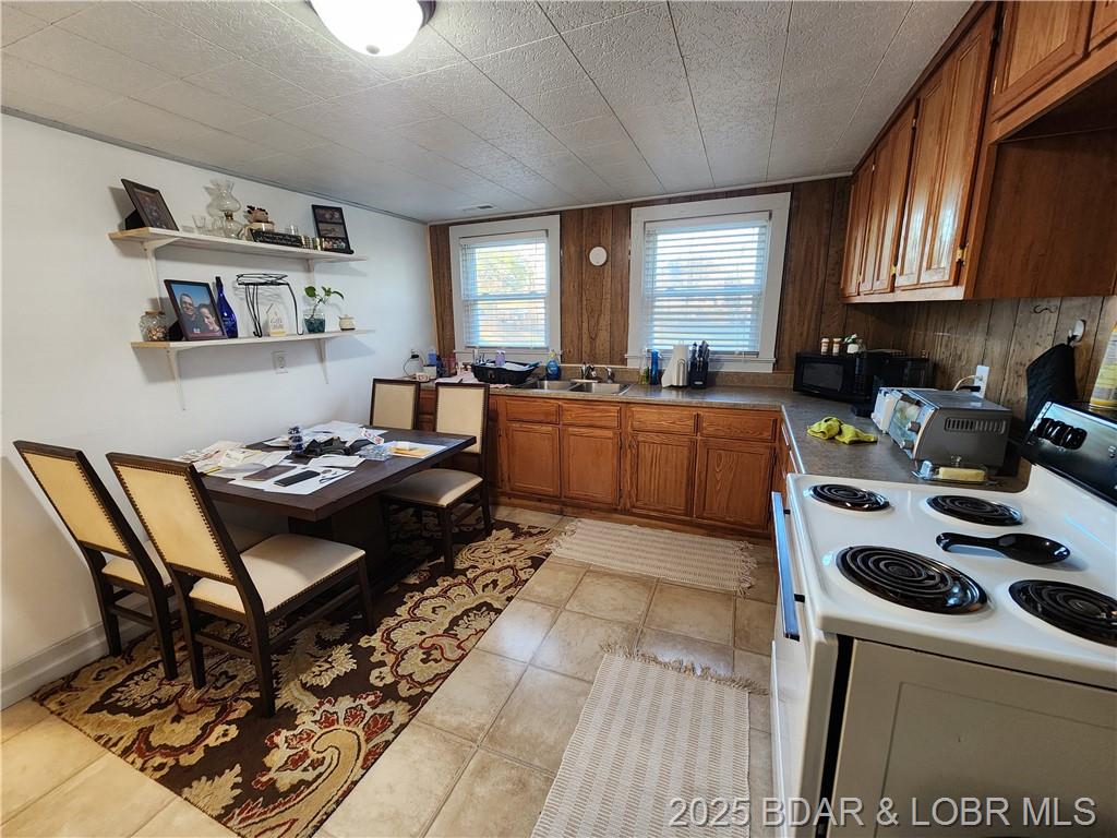 Photo 13 - Residential for sale – 206 S Oak Street  Versailles, MO