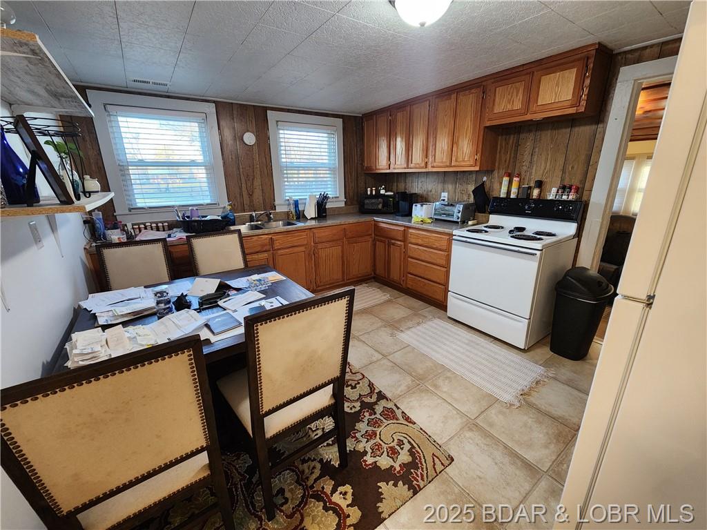 Photo 14 - Residential for sale – 206 S Oak Street  Versailles, MO