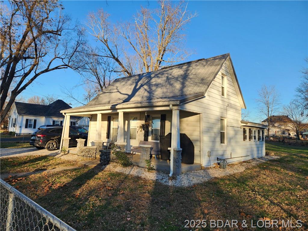 Photo 3 - Residential for sale – 206 S Oak Street  Versailles, MO